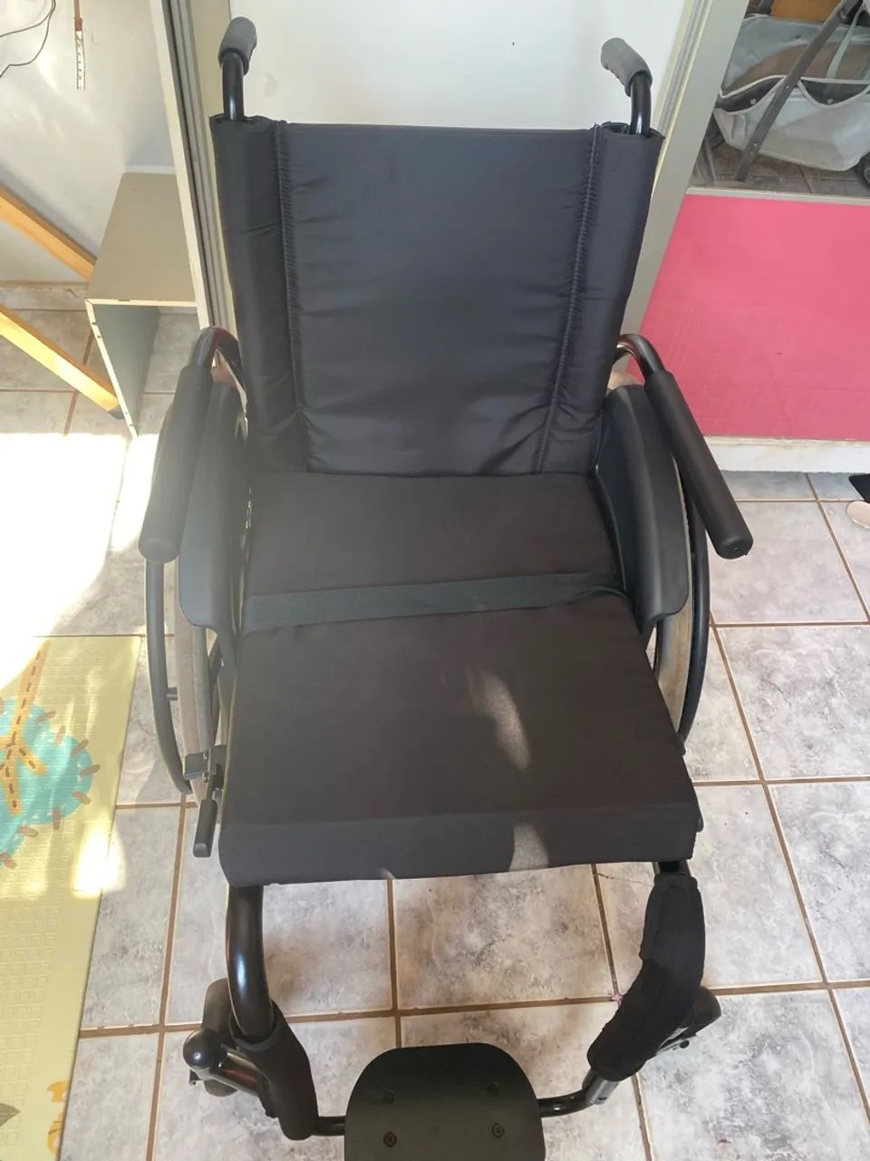 Cadeira de rodas marca Ortomobil 