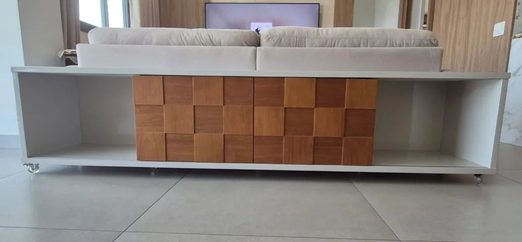 Rack para TV estilo clássico com 1 gaveta central e 2 portas laterias de correr - Foto 3