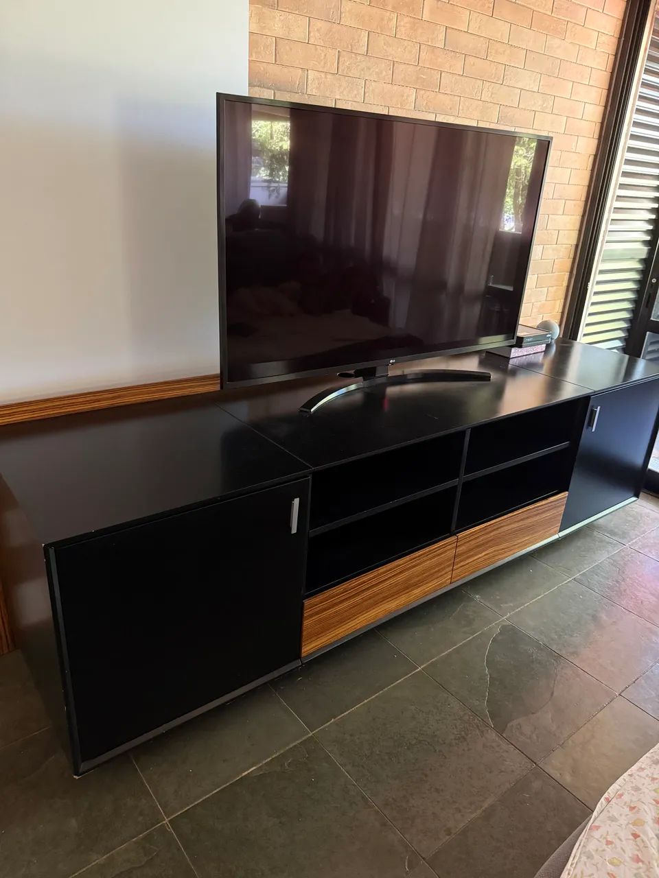 Rack amplo para sala