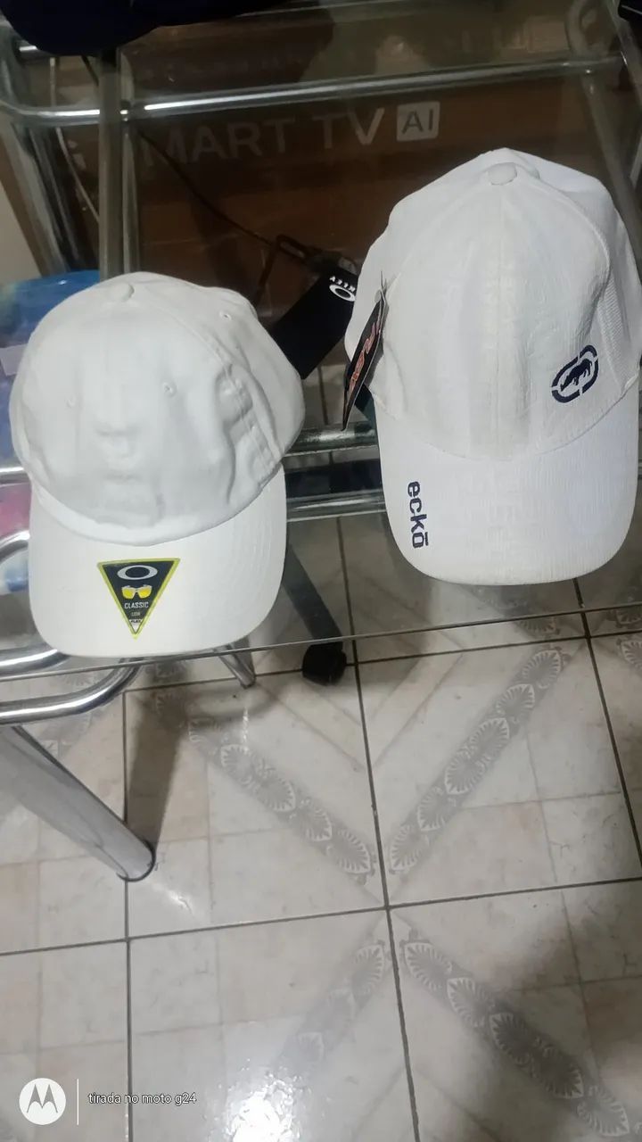 Vende se Bonés novos. 