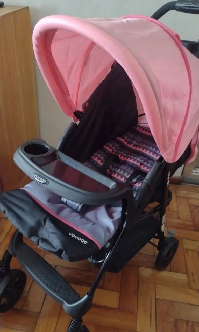 Vendo Carrinho de bebê menina Voyage 