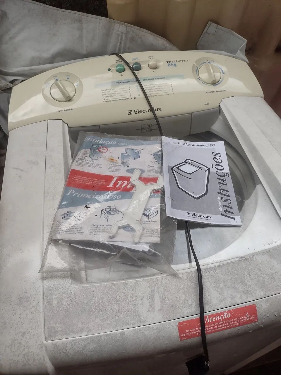 Lavadora de roupas Eletrolux.