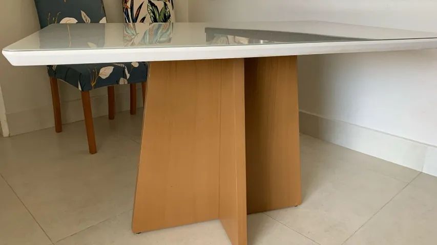 Mesa de Jantar com tampo de vidro e 4 cadeiras. Medidas 120x80. - Foto 2