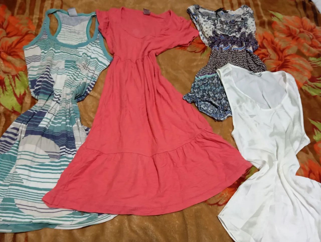 Lote de roupas para brechó com 50 peças  - Foto 5