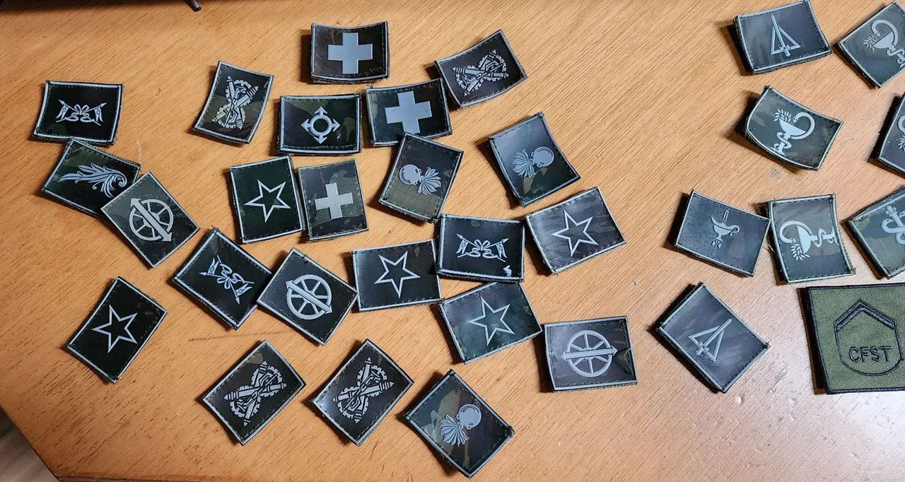 Kit Insígnias divisas militares velcro - Foto 2