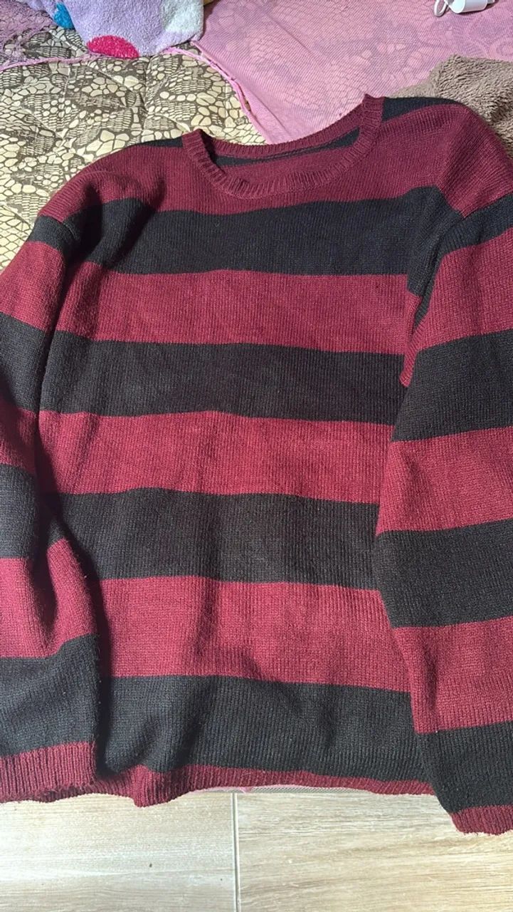 Suéter estilo grunge tamanho M na cor vermelha 
