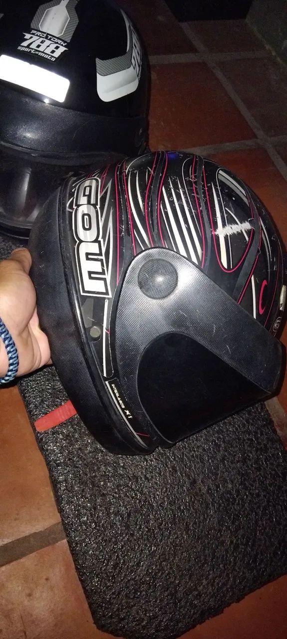 Dois capacete em bom estado - Foto 2
