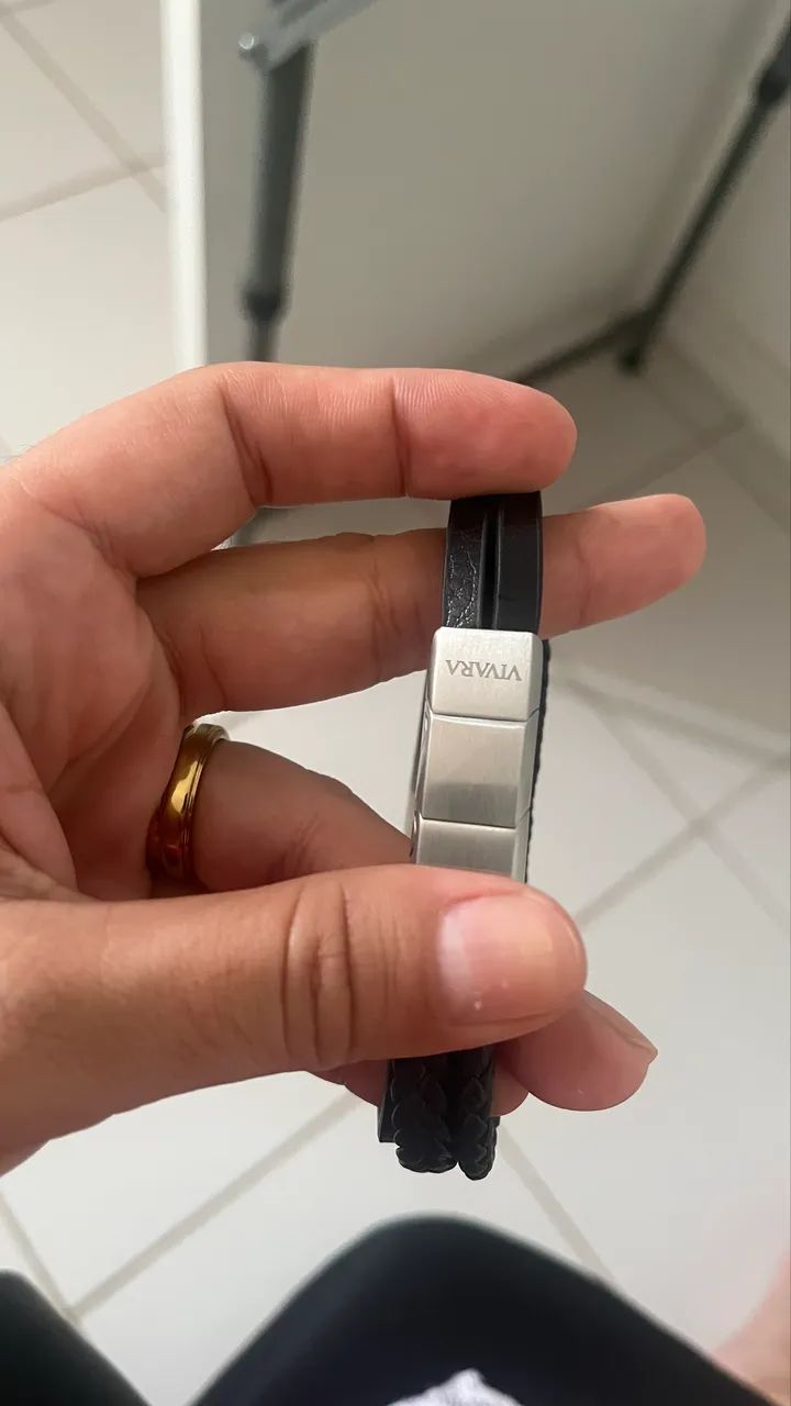 Vendo pulseira Vivara masculina, em couro preto e aço. Nunca usada.  - Foto 2