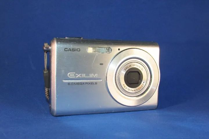 Casio EX-Z65 com acessórios