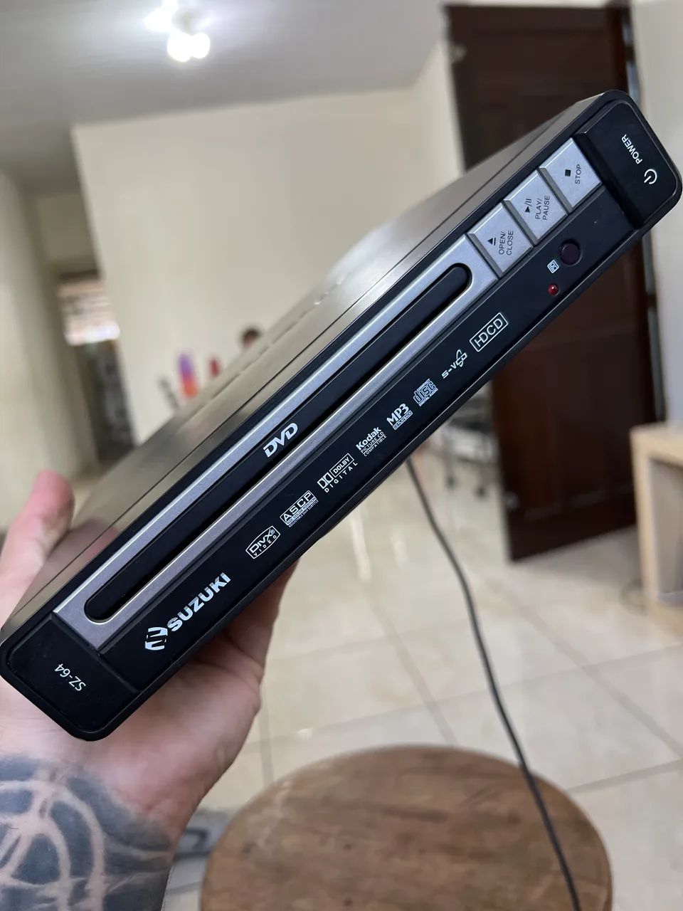 Mini DVD Player Suzuki SZ-64 + Cabo RCA