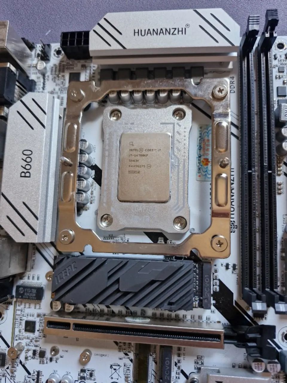 Placa mãe Huananzhi B660M-Plus LGA 1700