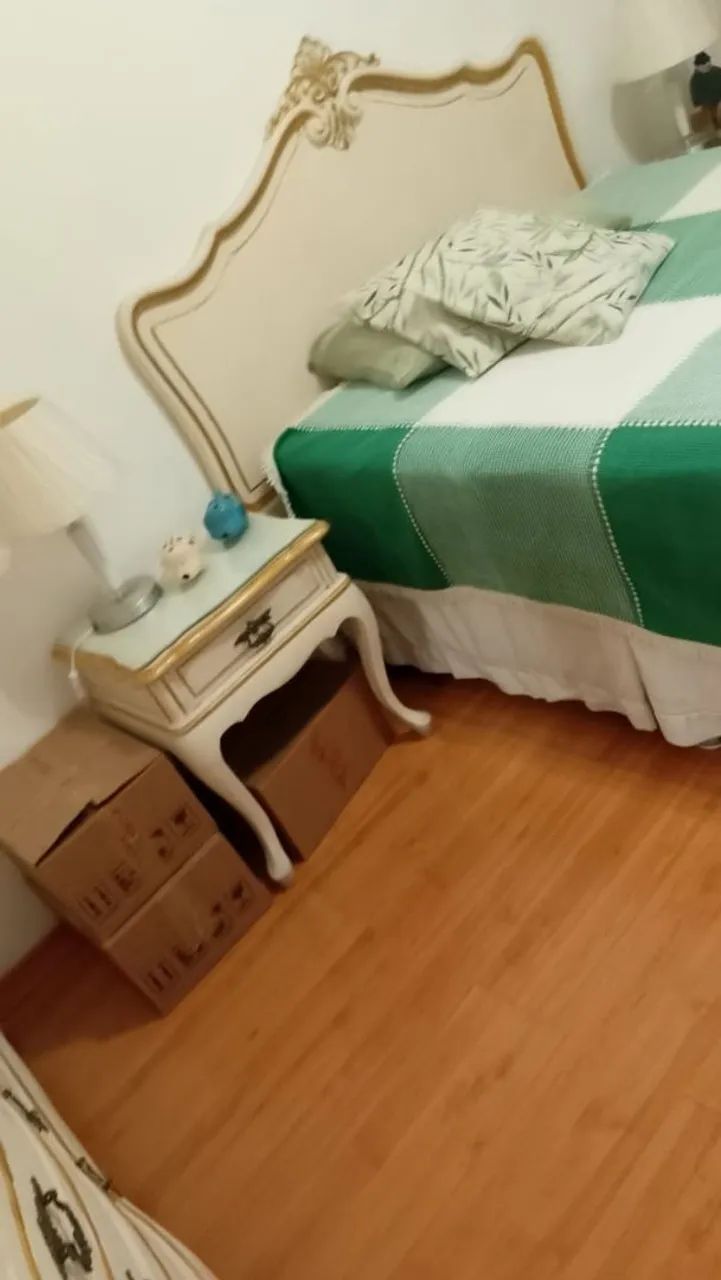 Moveis de quarto em madeira maciça 