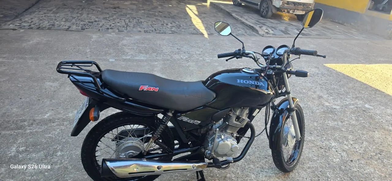 Moto em perfeito estado está bem conservada.