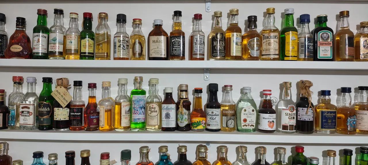 Coleção de miniaturas de bebidas. - Foto 4
