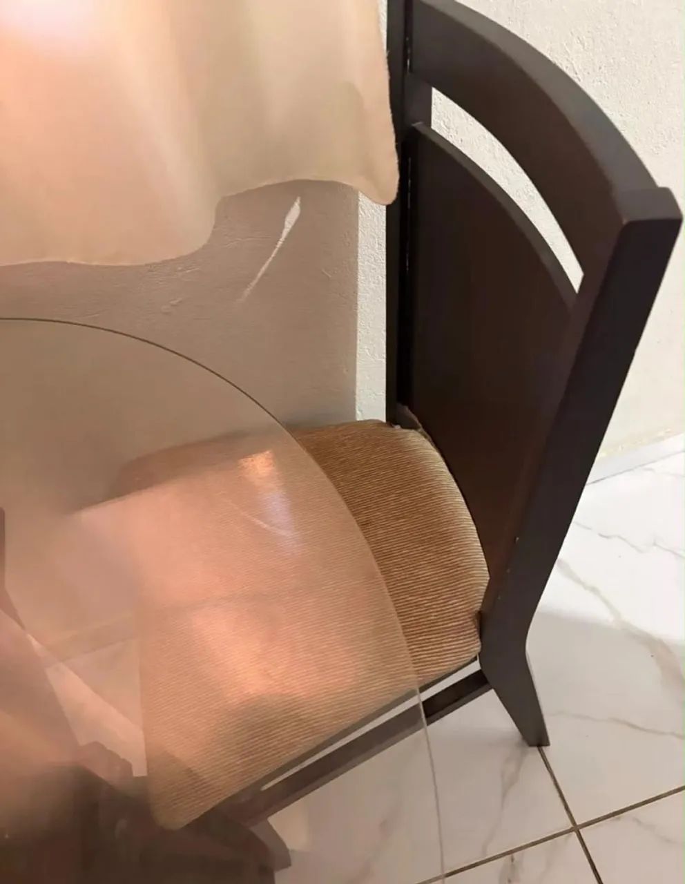 Mesa de vidro com duas cadeiras  - Foto 4