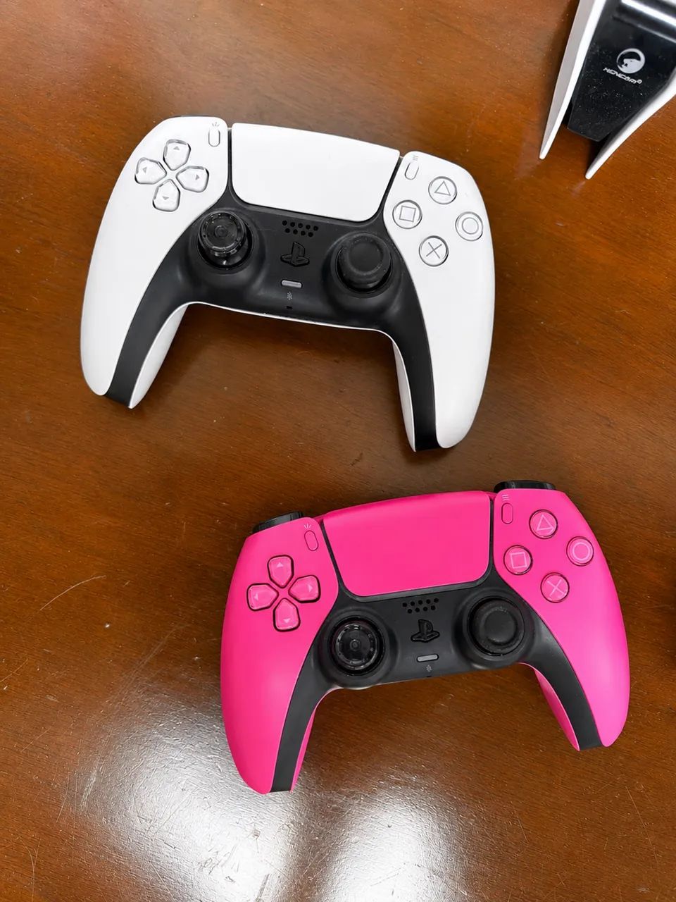 Playstation 5 Com Leitor e dois controles - Foto 2