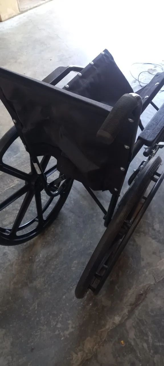 Cadeira de rodas e cadeira de banho