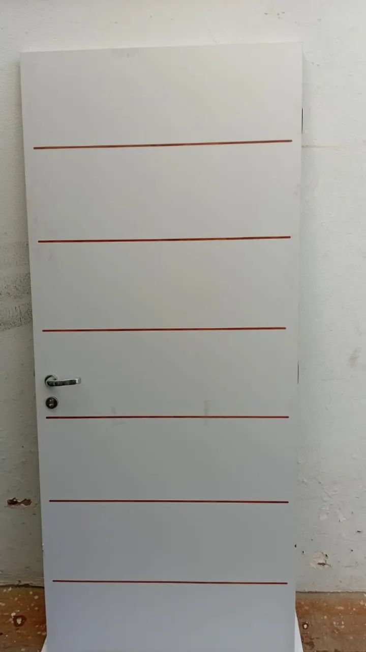 porta 210x 90 com fechadura là fonte e chave - Portas e Janelas