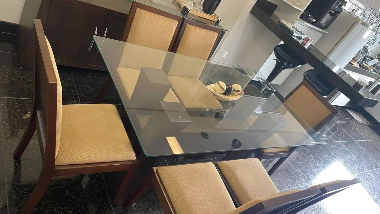 Mesa com 6 cadeiras e um aparador  - Foto 4