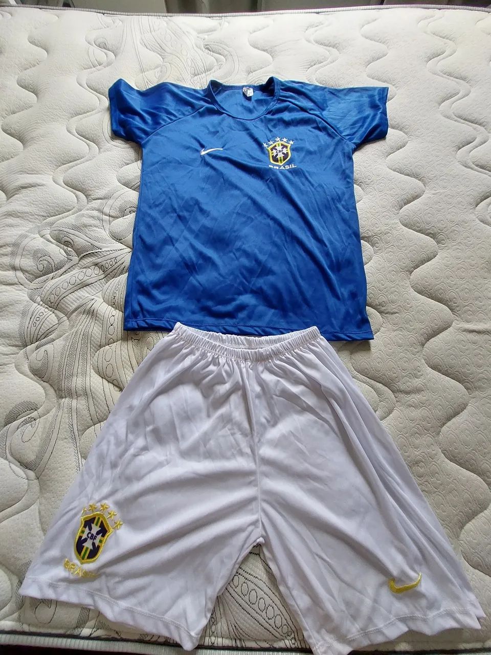Conjunto camiseta e shortes do Brasil