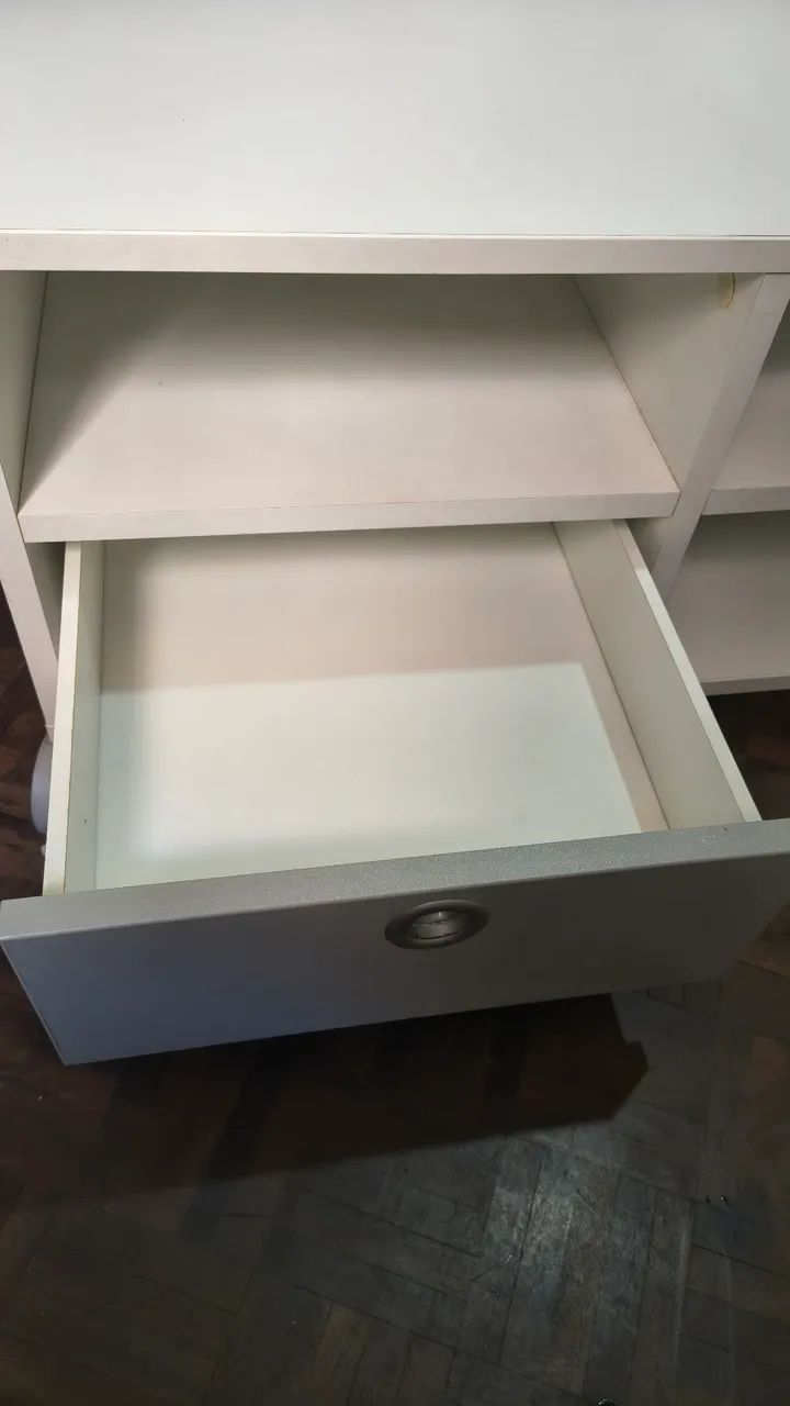 Mesa 4 divisória Branca com uma caveta - Foto 5