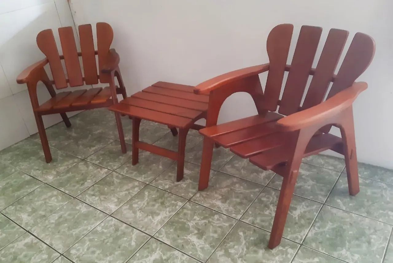 Conjunto de cadeiras e mesa madeira rústica 