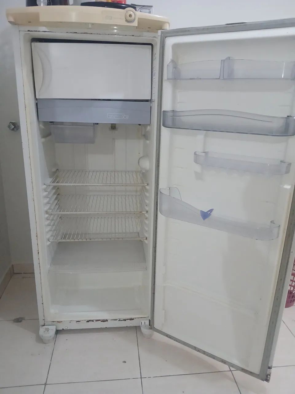 Geladeira com compressor queimado 