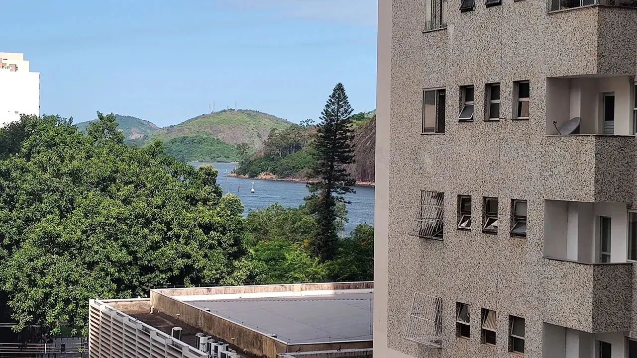 Sala Comercial com Vista para o Mar