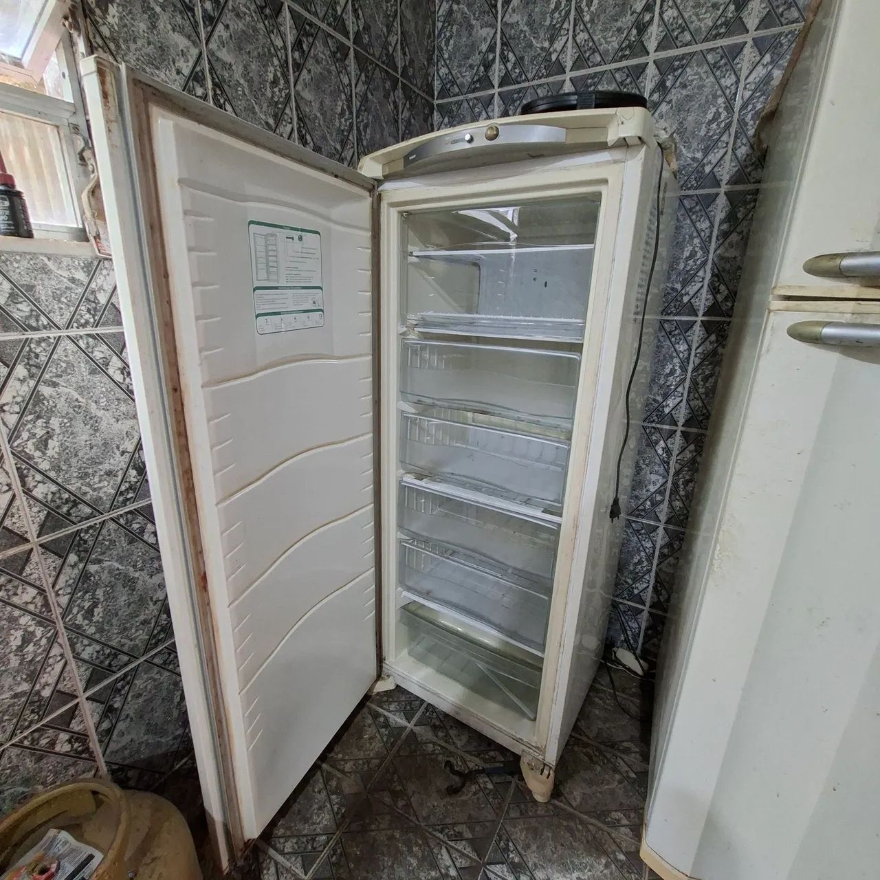 Vende-se freezer vertical 