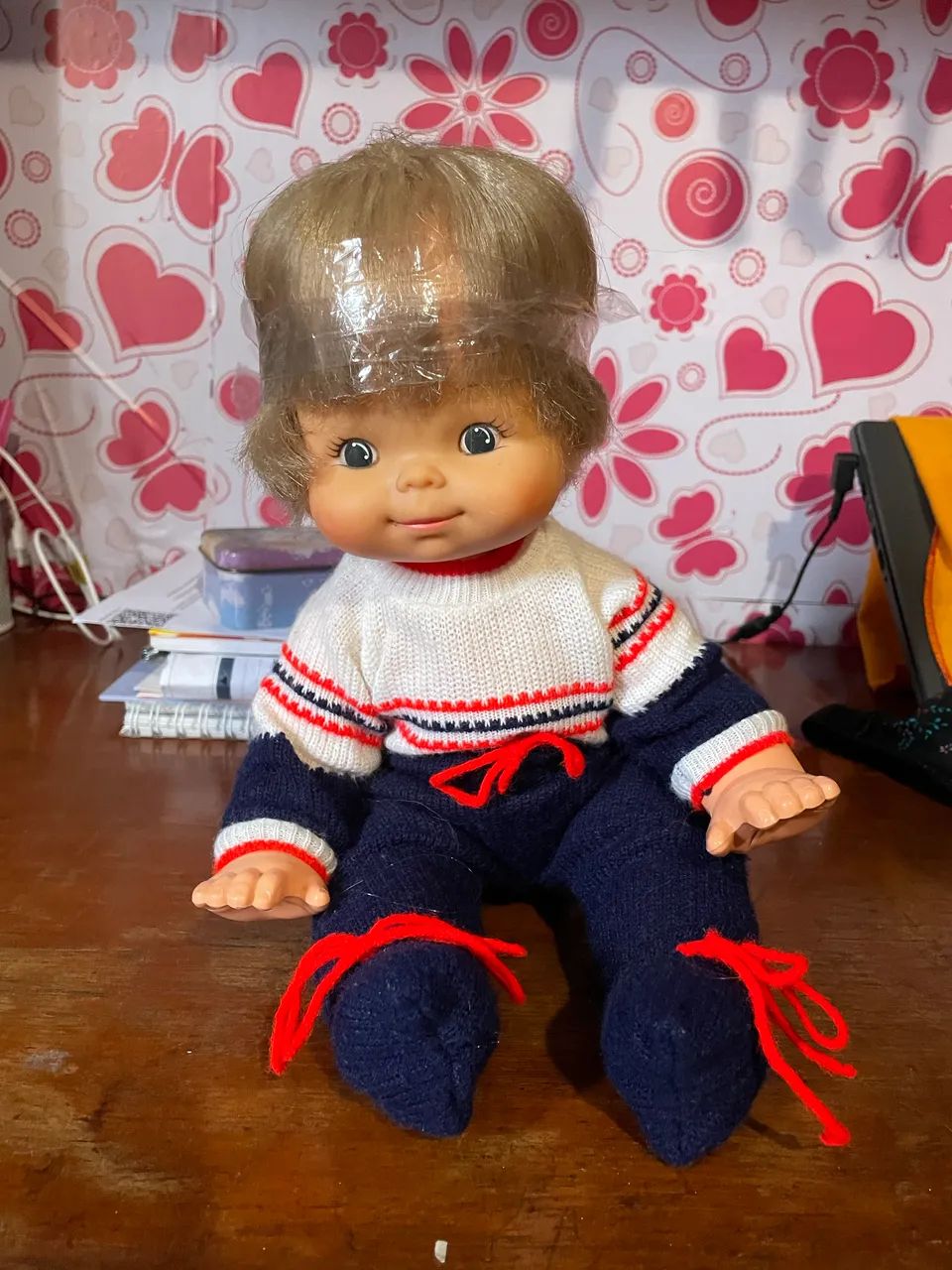 Boneca bebê engatinha da estrela