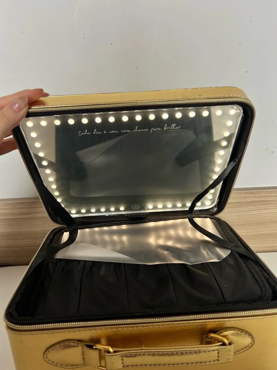 VENDO MALETA DE MAQUIAGEM COM LED NOVA!  - Foto 4