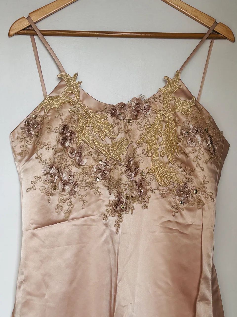 Vestido bege delicado