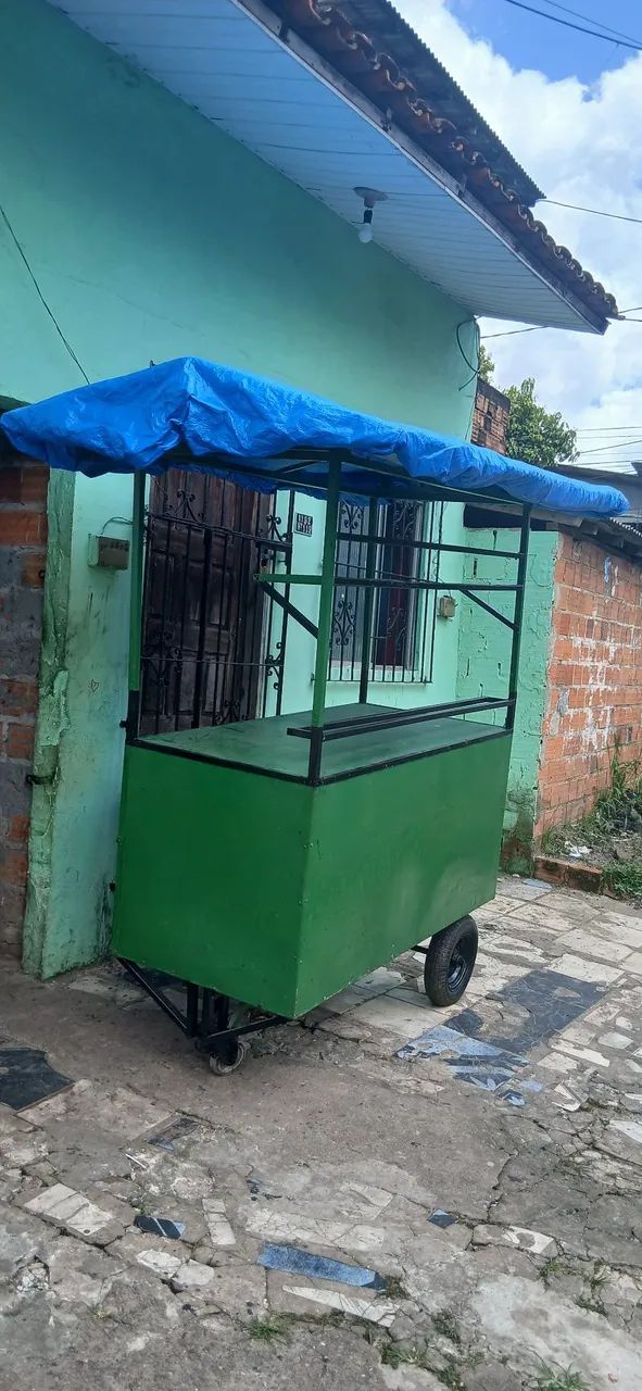 Vende-se um carro de lanche.