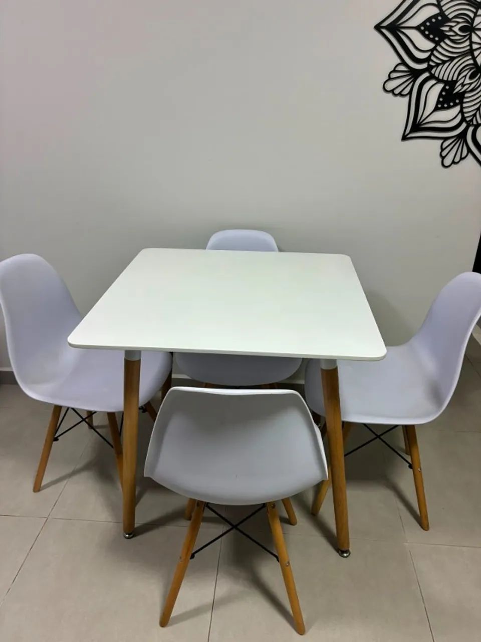 Mesa com 4 cadeiras branca clean - Foto 3