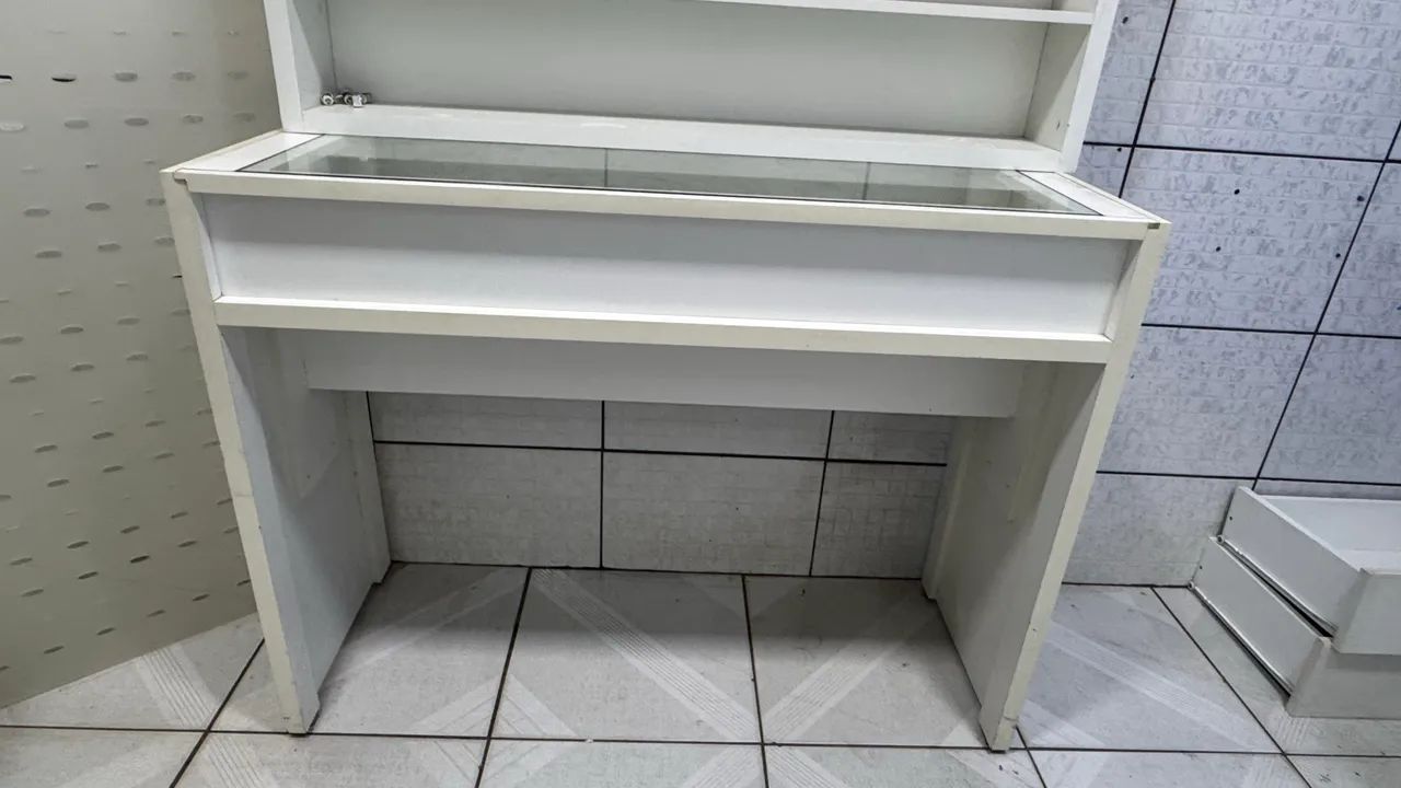 Vende-se mesa de atendimento com vidro - Foto 2