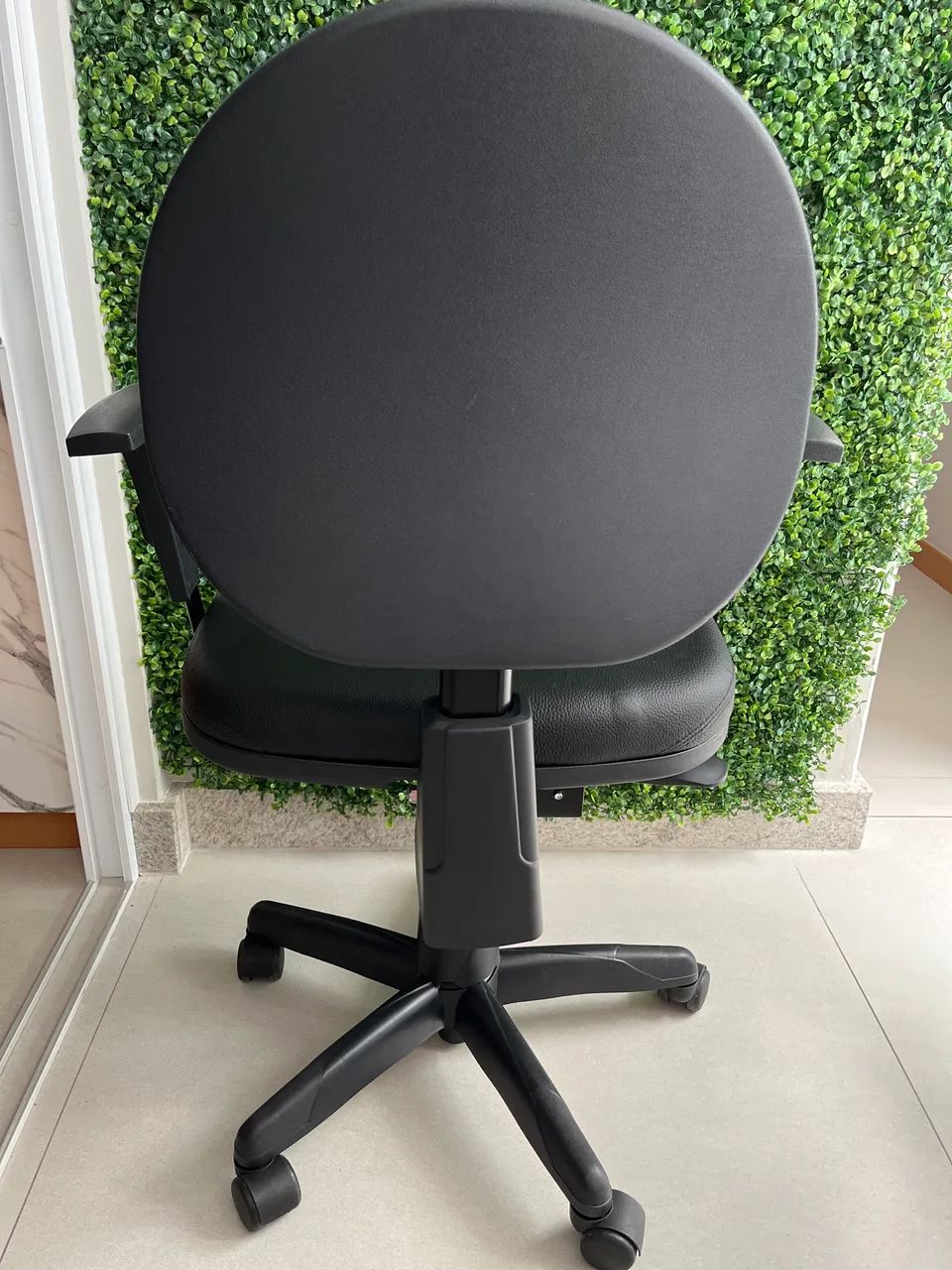 Cadeira Executiva Plus Back System - Vinil Preto - Foto 3