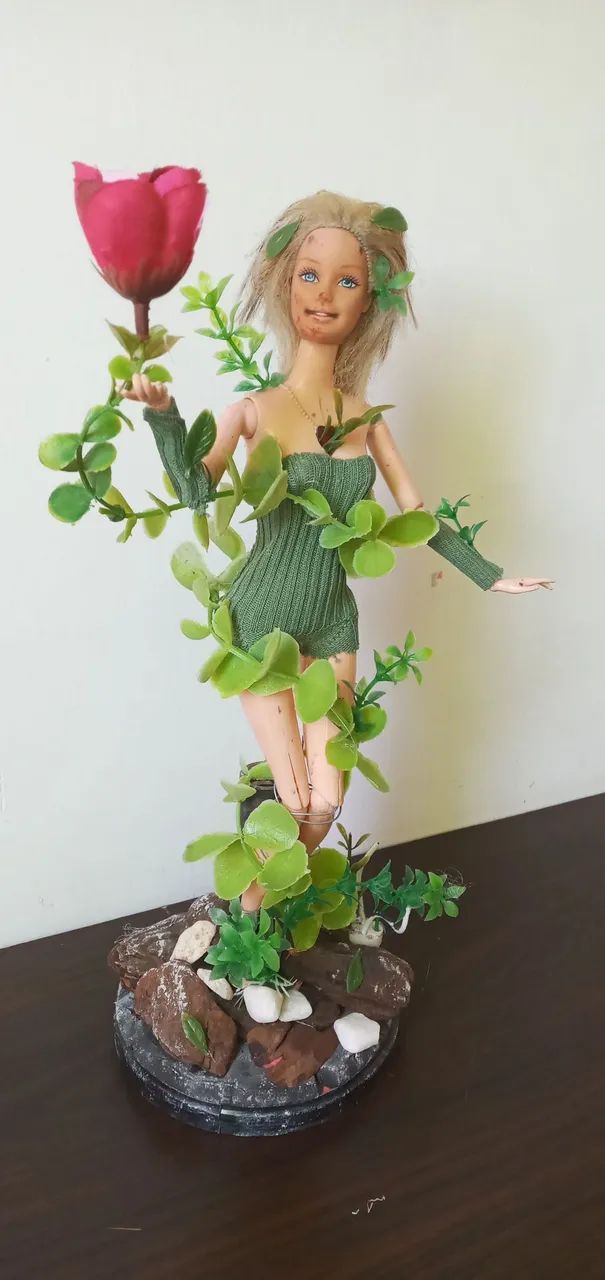 Boneca tipo escultura 