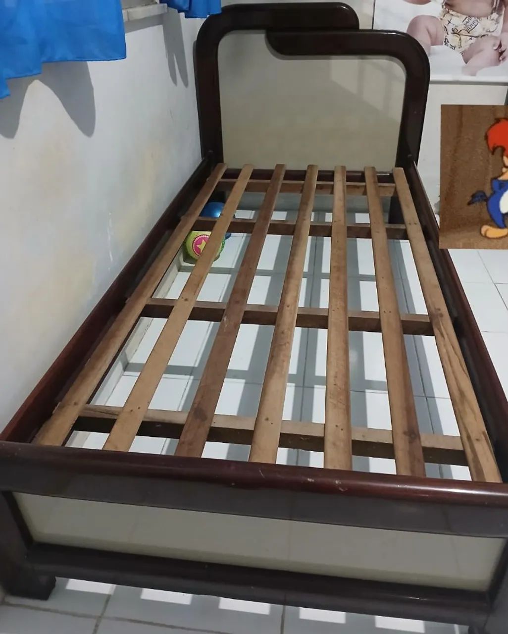 Vende-se cama de solteiro com colchão ortobom 