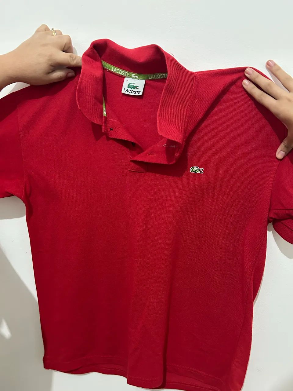 Camisa vermelha M e camiseta verde G