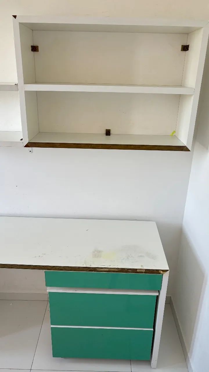 Escrivaninha com pratileiras e baú de gavetas - Foto 2