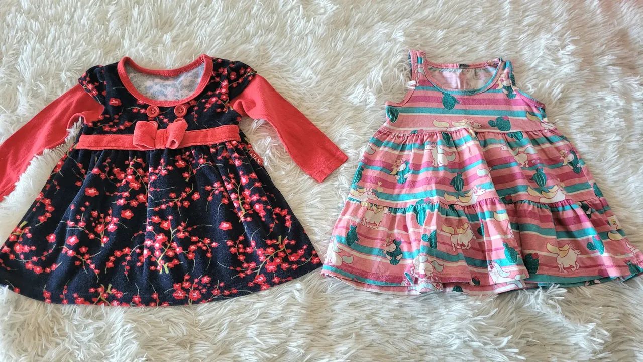 2 vestidos de bebê tamanho P 