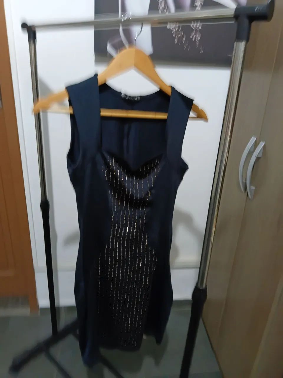 Vestido preto com brilho - Foto 2