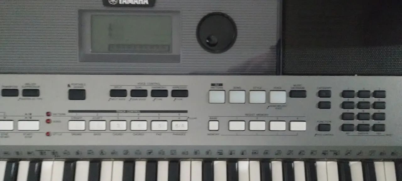 Teclado Yamaha PSR-E443 - Foto 2