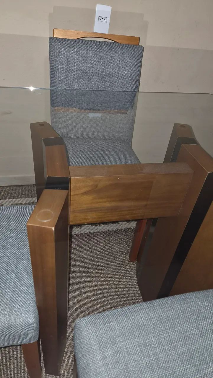 Mesa de vidro com 4 cadeiras