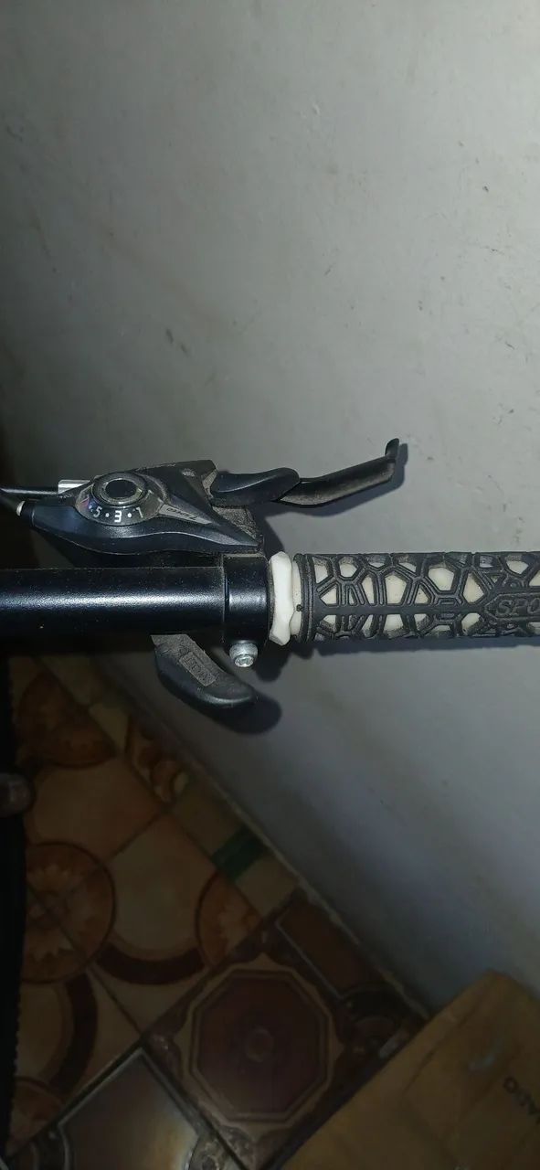 Vendo bicicleta Em ótima conservação aro 29 - Foto 5