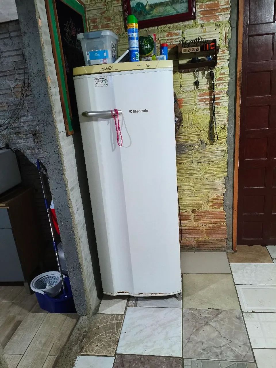 Vendo ou troco geladeira 