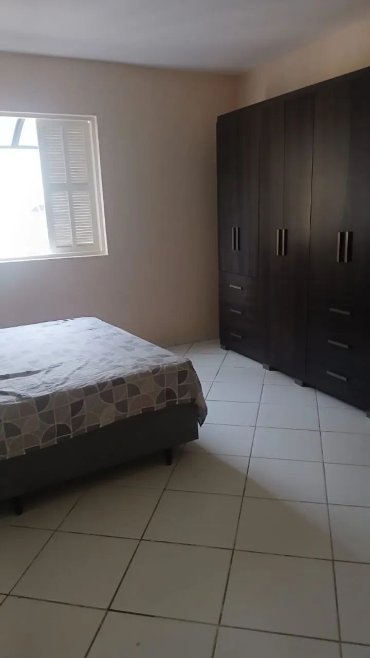 Excelente Casa com 2 Quartos e Garagem em Localização Privilegiada - Foto 3