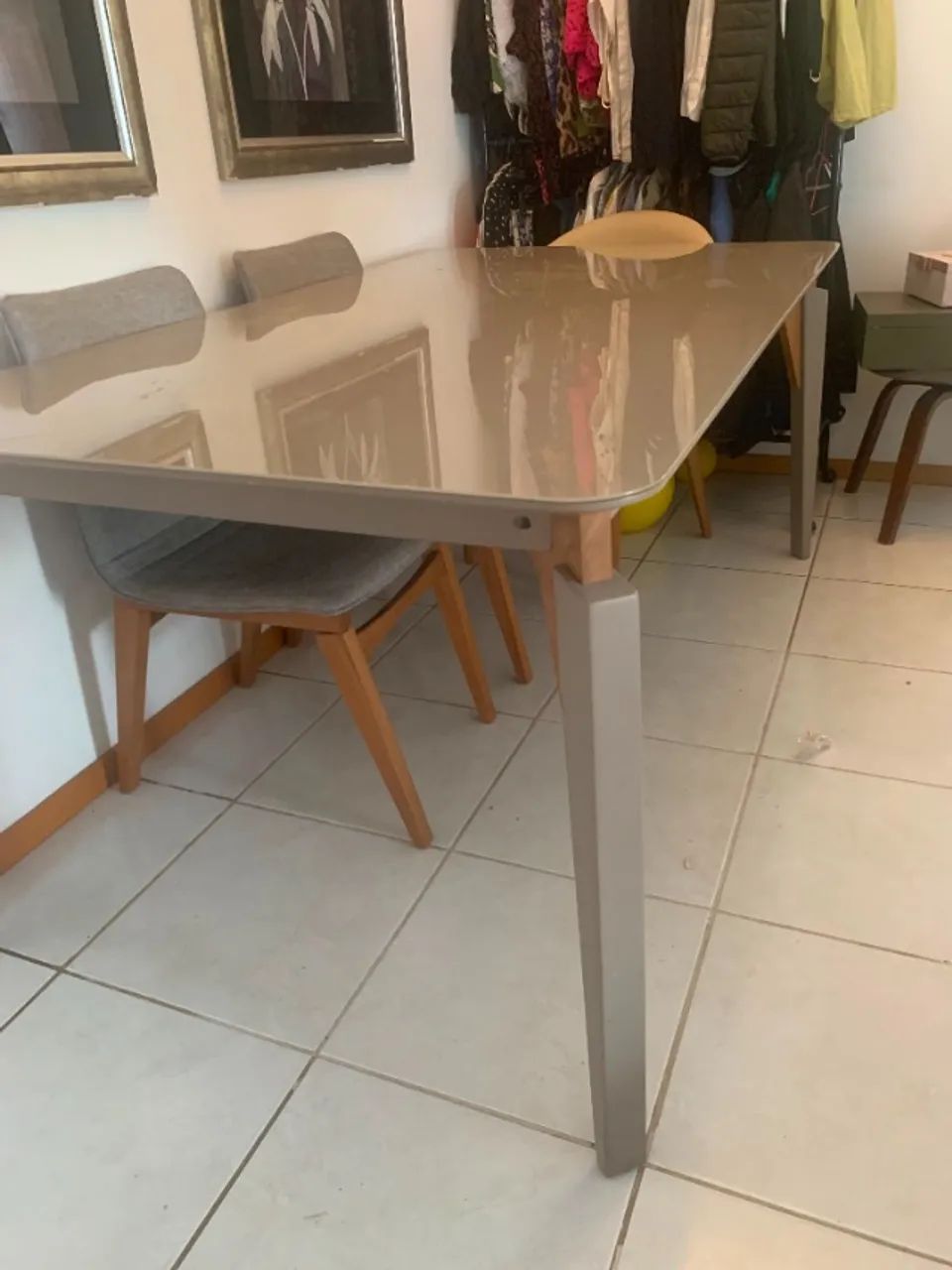 Mesa jantar 6 lugares laqueada com base em madeira e tampo mdf com vidro (trincado) - Foto 3