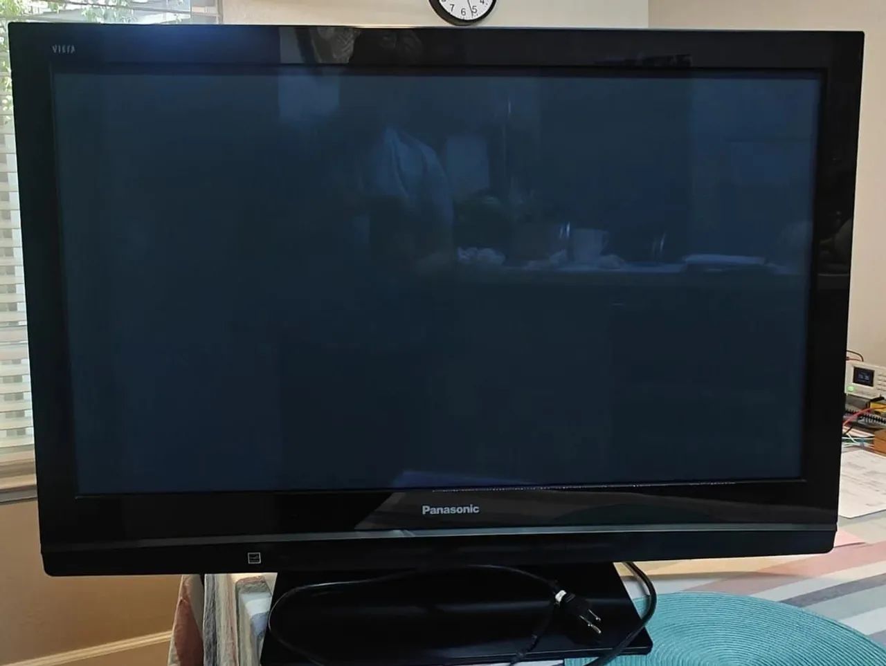 Televisão parasonic 43 polegadas acompanhada de aparelho multicanais + home theater 