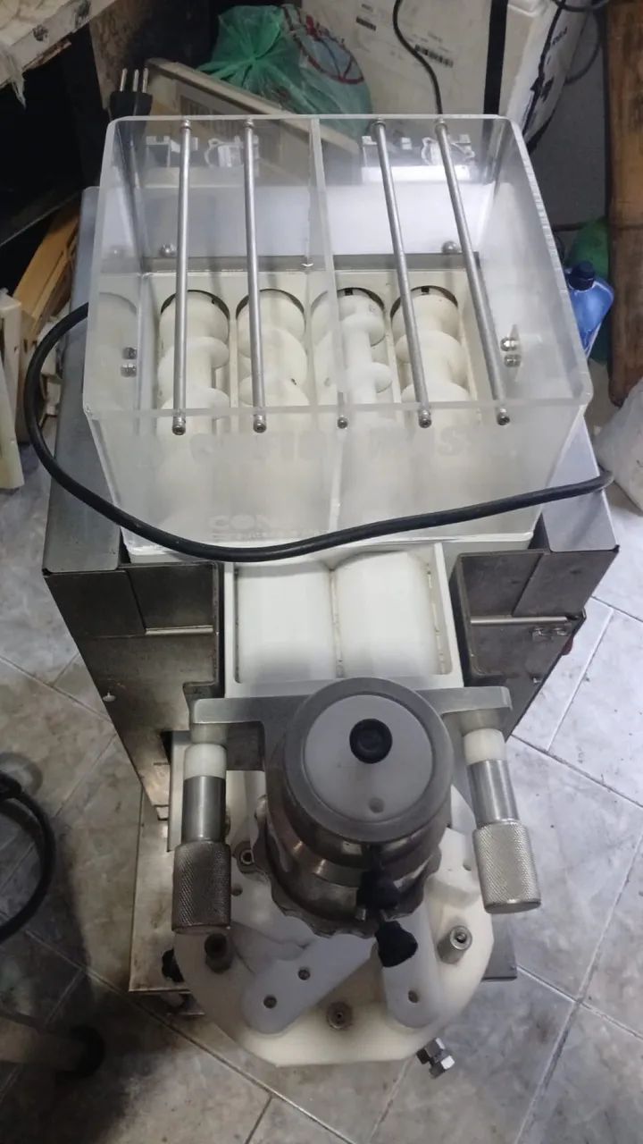 Vendo máquina modeladora de salgado e masseira consultomaq  - Foto 2